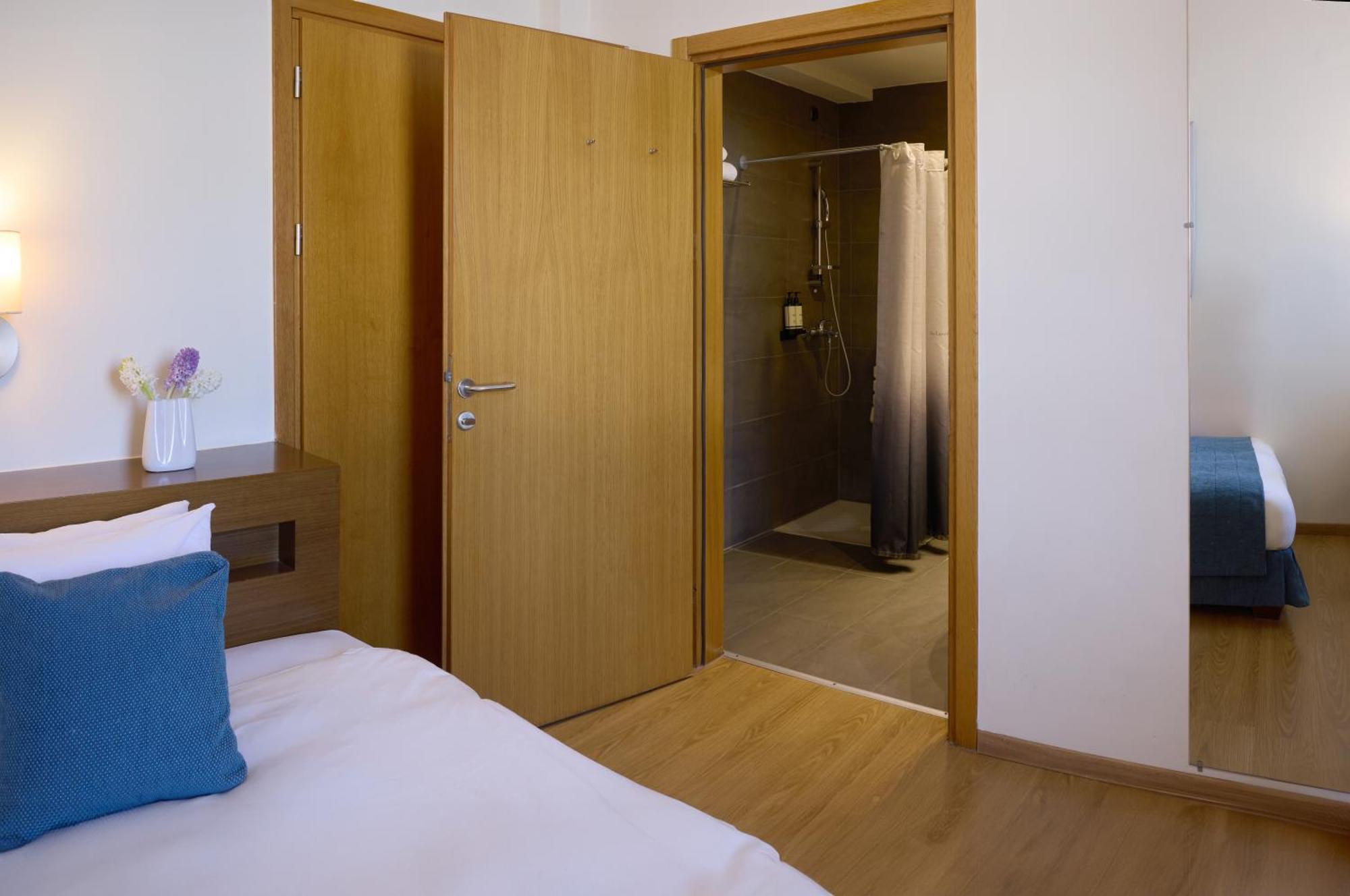 מלון Domotel Xenia 5*